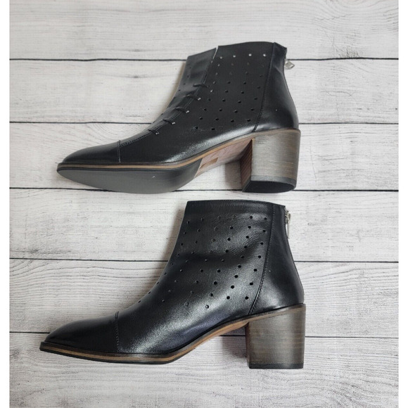 Journee Collection Ulima Leather Zipper Cap Toe Boots Black Women's Size 10 - Picture 1 of 9